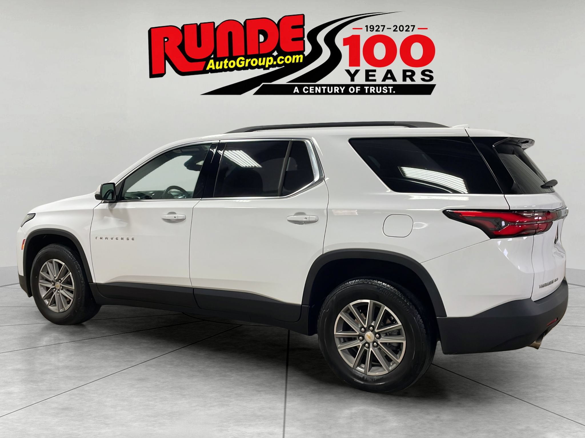 Used 2023 Chevrolet Traverse LT AWD/4WD image 3