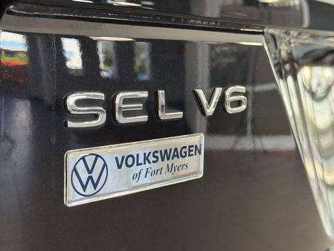Used 2023 Volkswagen Atlas SEL R-Line AWD/4WD image 38