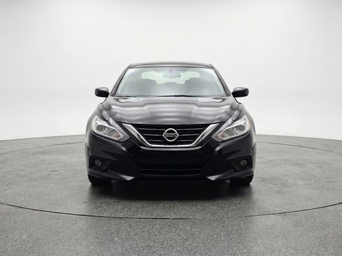 Used 2025 Nissan Altima 2.5 SV FWD image 2