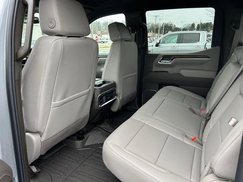 New 2026 GMC Sierra 1500 SLT w/ SLT Convenience Package image 8