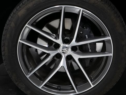 Certified 2024 Porsche Macan image 11