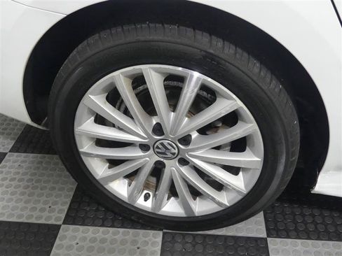 Used 2015 Volkswagen Jetta SE FWD image 17