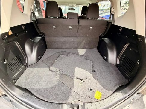 Used 2014 Toyota RAV4 LE AWD/4WD image 7