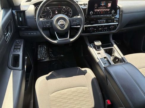 Certified 2025 Nissan Pathfinder SV FWD image 8