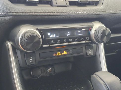 Used 2025 Toyota RAV4 LE image 74