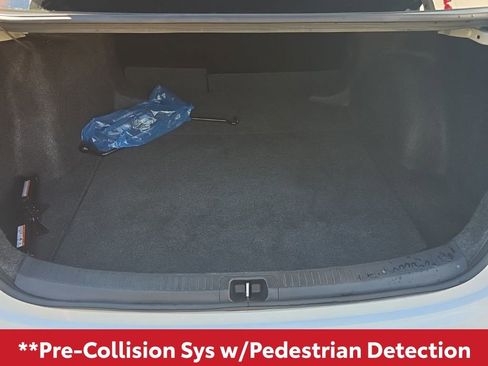 Used 2025 Toyota Corolla LE image 13