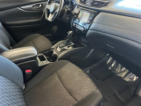 Used 2018 Nissan Rogue SV w/ Premium Package FWD image 15