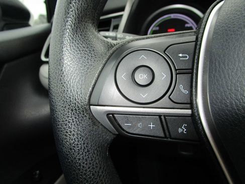 Used 2022 Toyota Camry LE image 28