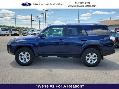 Used 2018 Toyota 4Runner SR5 AWD/4WD image 2