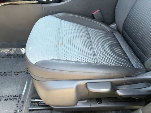 Used 2025 Chevrolet Trax LT w/ Sunroof Package FWD image 19