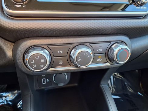 Certified 2025 Nissan Kicks Play S image 9