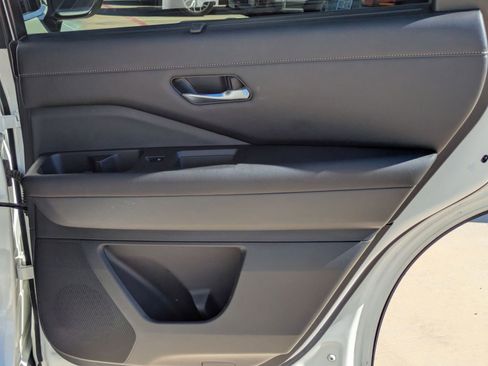 Used 2023 Nissan Pathfinder SL w/ Lighting Package (N92) image 26