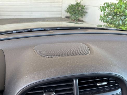 Used 2025 Kia Soul LX w/ LX Technology Package FWD image 17