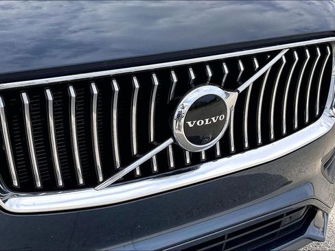 Used 2022 Volvo XC90 T6 Momentum w/ Advanced Package image 34