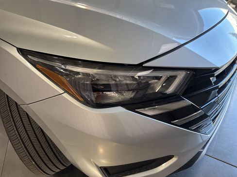 Used 2025 Nissan Versa SV w/ Trunk Package image 9