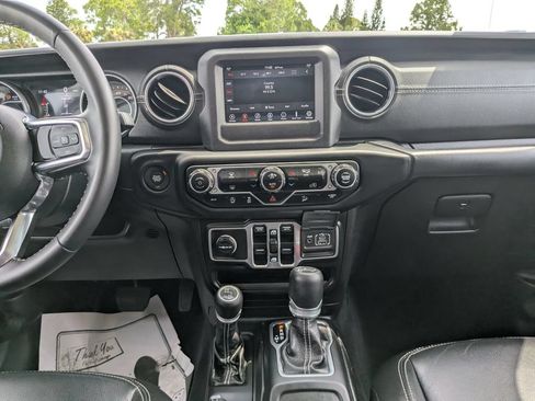 Used 2018 Jeep Wrangler Unlimited Sahara w/ LED Lighting Group AWD/4WD image 15