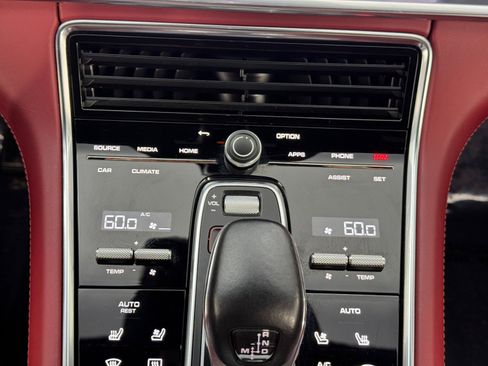 Used 2022 Porsche Panamera 4 w/ Premium Package image 33