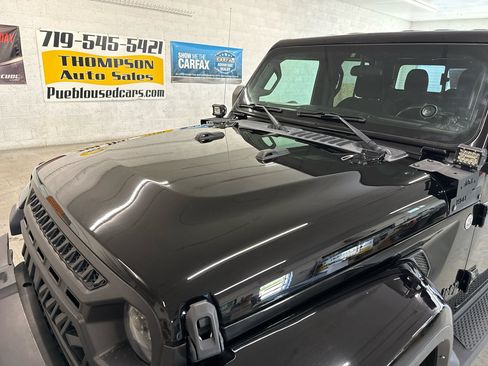 Used 2021 Jeep Gladiator Sport image 77