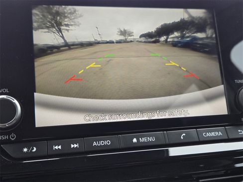 Used 2024 Nissan Pathfinder SV w/ SV Premium Package image 7