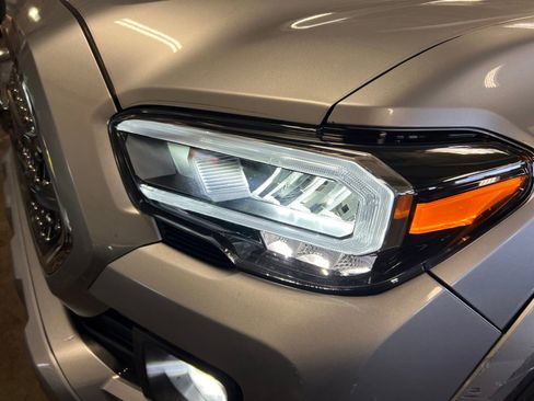 Used 2017 Toyota Tacoma TRD Sport image 30