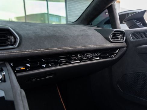 Used 2024 Lamborghini Huracan Sterrato image 38
