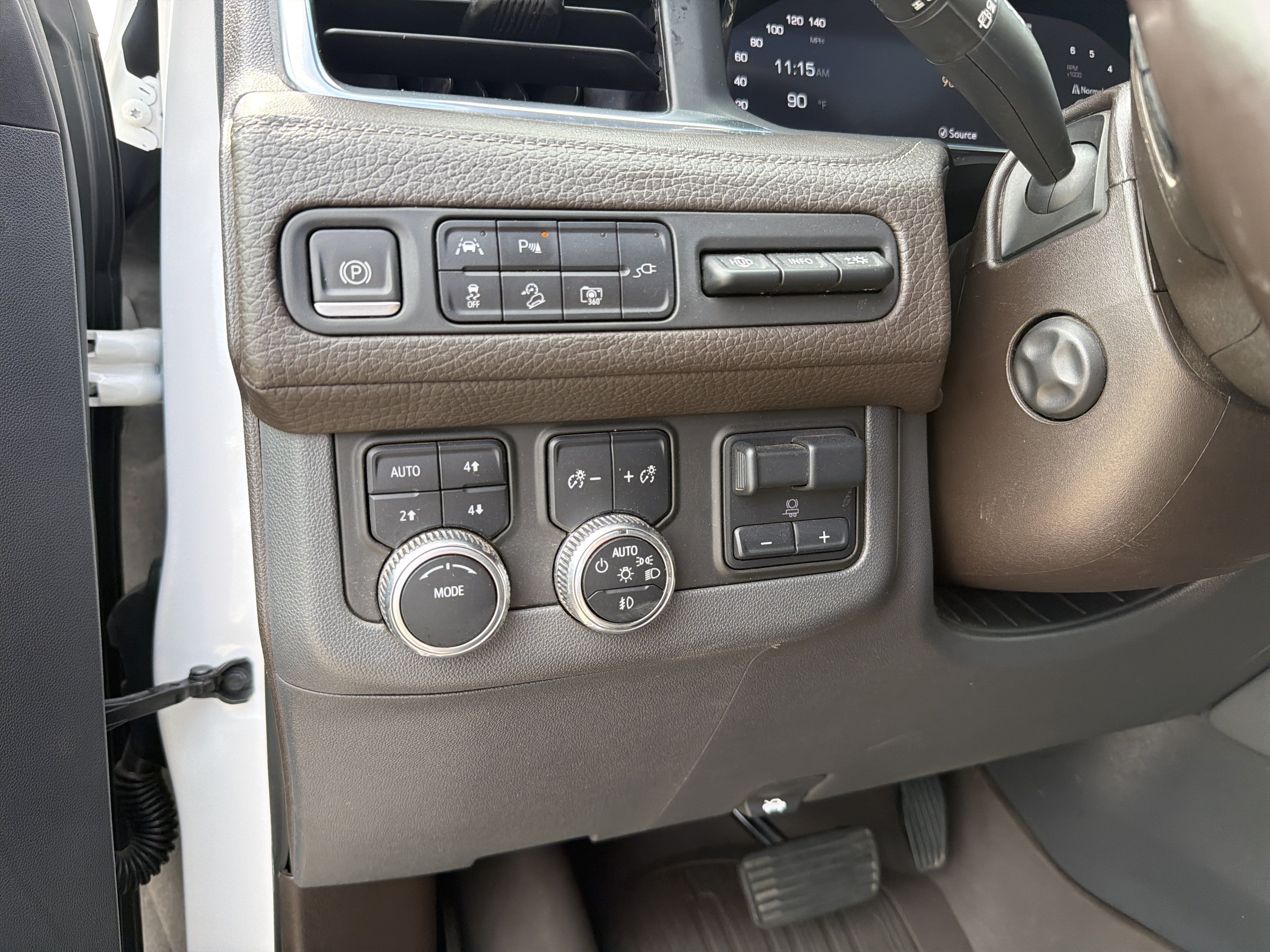 Used 2022 GMC Yukon XL Denali w/ Denali Premium Package AWD/4WD image 24