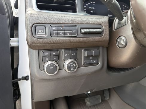 Used 2022 GMC Yukon XL Denali w/ Denali Premium Package AWD/4WD image 24
