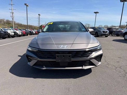 Used 2024 Hyundai Elantra SEL w/ Convenience Package FWD image 3