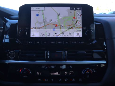 Used 2024 Nissan Pathfinder SL image 16