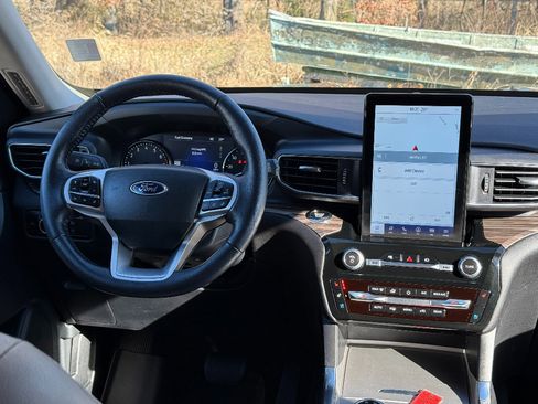 Used 2022 Ford Explorer Limited w/ Limited Technology Package image 20