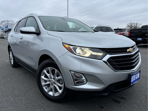 Used 2019 Chevrolet Equinox LT image 2