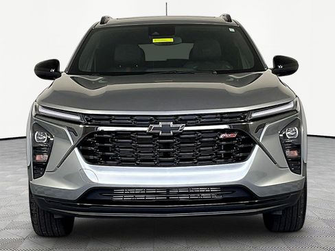 Used 2025 Chevrolet Trax RS w/ Sunroof Package FWD image 2