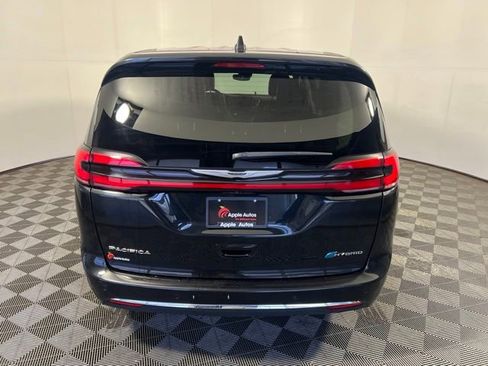 Certified 2023 Chrysler Pacifica Touring-L FWD image 7
