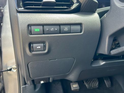 Used 2025 Nissan Sentra SV FWD image 42