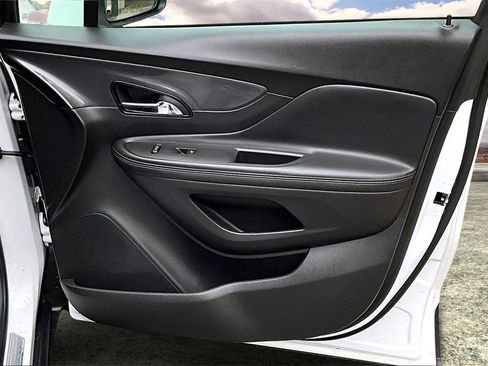 Used 2020 Buick Encore Preferred w/ Safety Package image 25