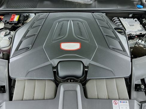 Used 2022 Porsche Cayenne GTS w/ Premium Package Plus image 32