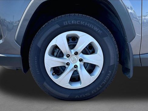 Used 2021 Toyota RAV4 LE w/ Carpet Mat Package (TMS) FWD image 8