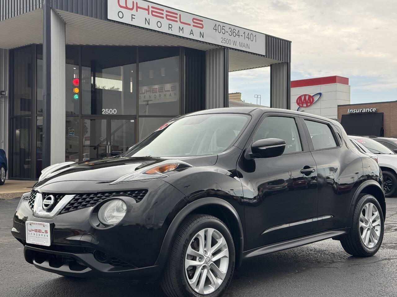 Used 2016 Nissan Juke S FWD image 1