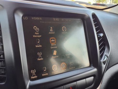 Used 2014 Jeep Cherokee Latitude w/ Comfort/Convenience Group FWD image 23