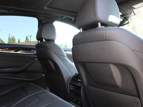 Used 2019 BMW 530e w/ Premium Package RWD image 11