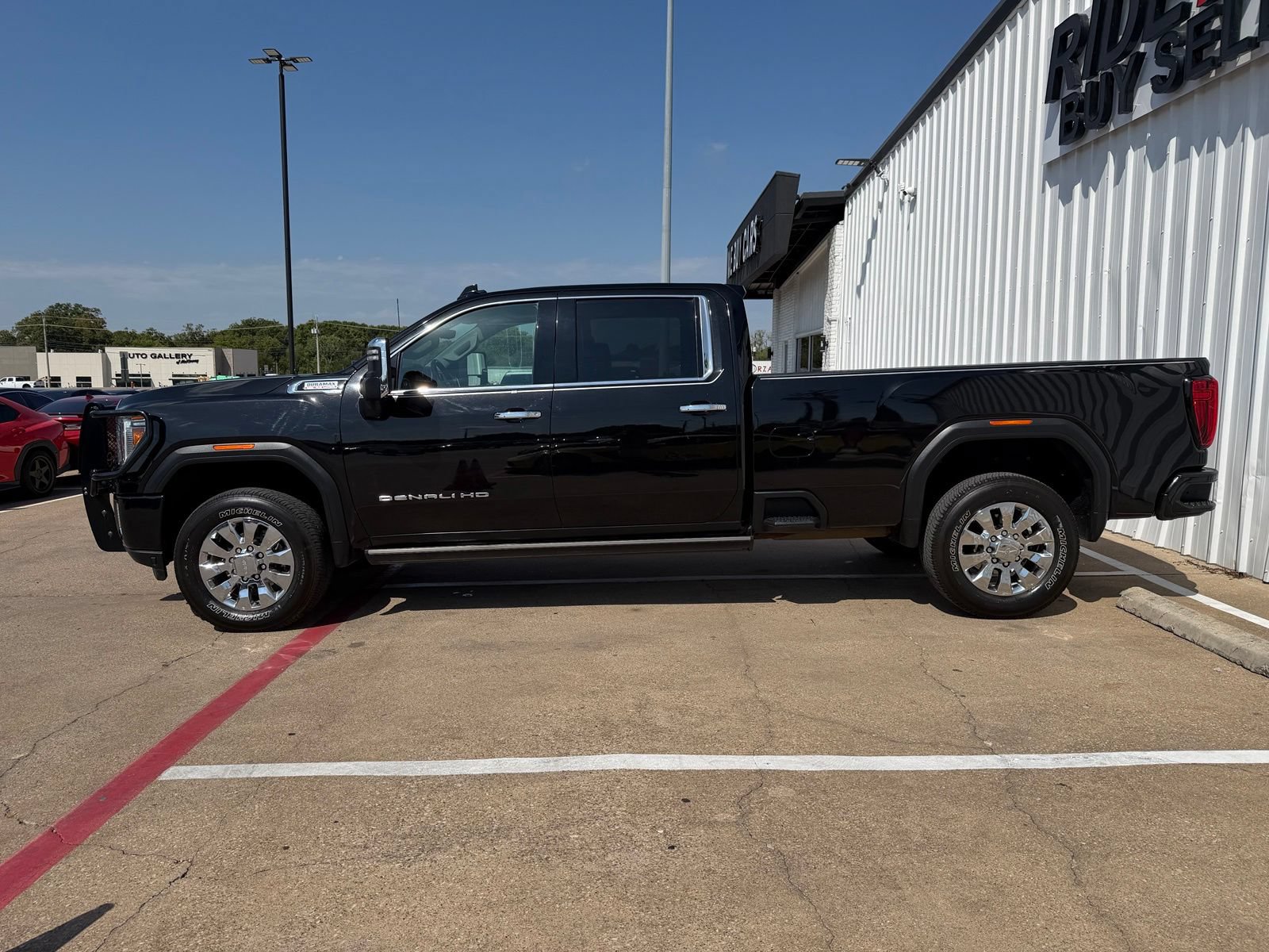 Used 2021 GMC Sierra 2500 Denali w/ Denali Ultimate Package AWD/4WD image 3