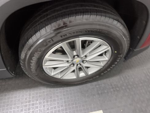 Used 2022 Chevrolet Traverse LT FWD image 28