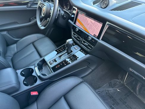 Certified 2026 Porsche Macan AWD/4WD image 18