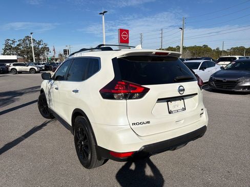 Used 2018 Nissan Rogue SV image 5
