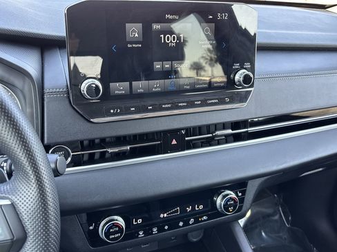 Used 2024 Mitsubishi Outlander SE image 21