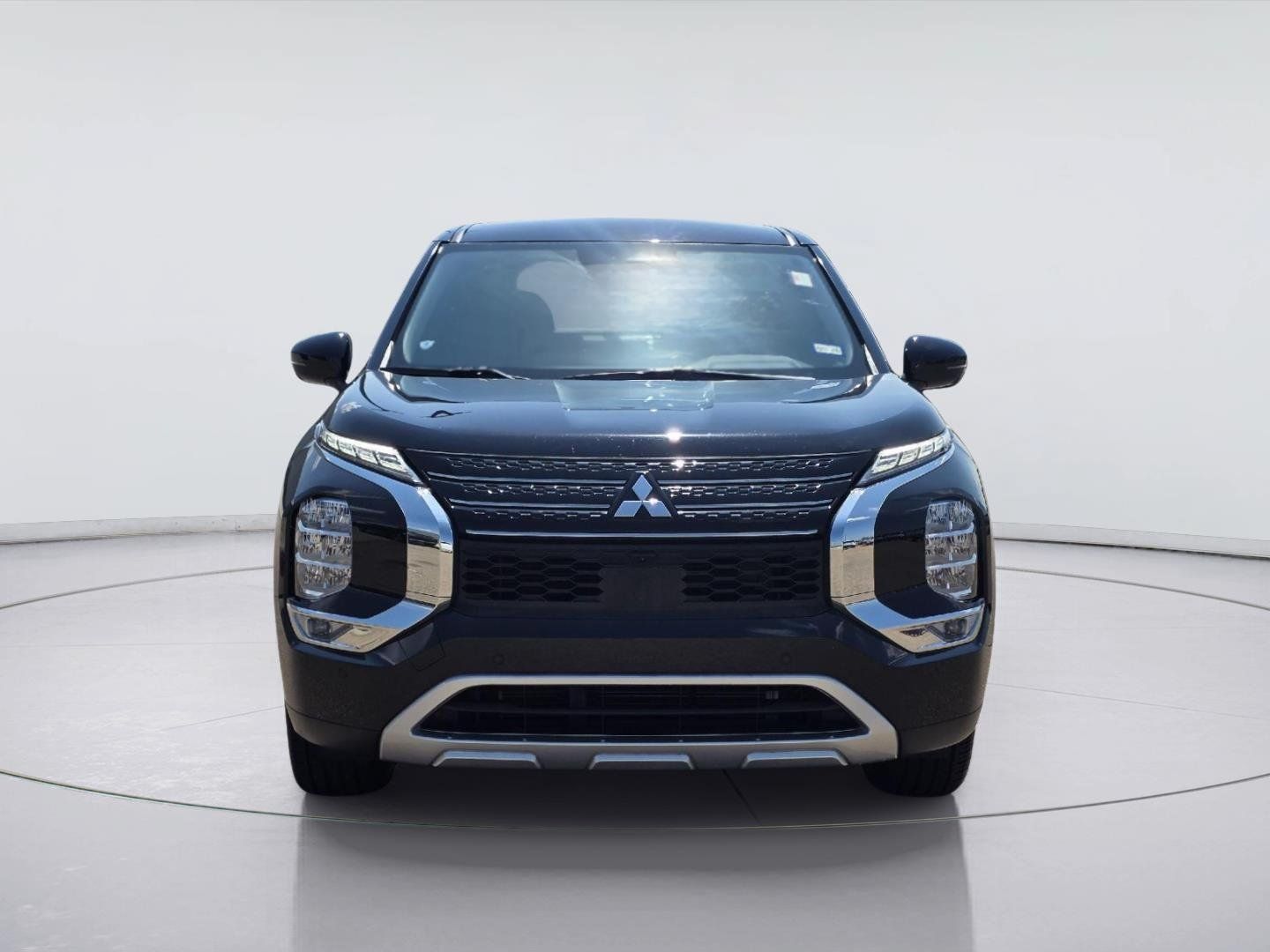 Used 2024 Mitsubishi Outlander SE FWD image 2