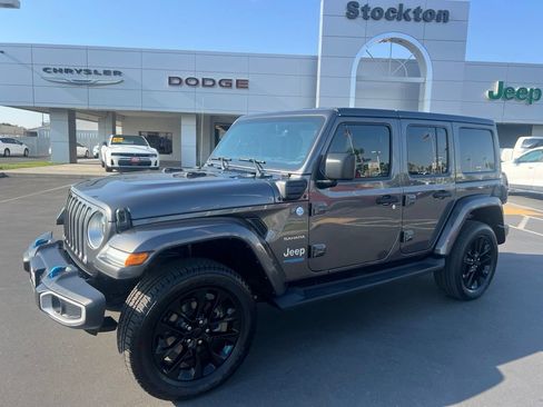 Used 2022 Jeep Wrangler Unlimited Sahara AWD/4WD image 2