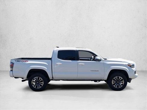 Used 2022 Toyota Tacoma TRD Sport w/ TRD Premium Sport Package AWD/4WD image 4