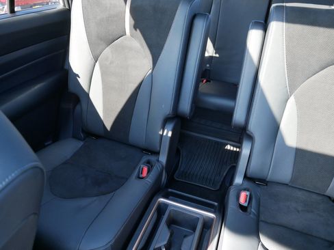 Used 2024 Toyota Grand Highlander AWD Hybrid image 12