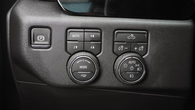 Used 2026 Chevrolet Silverado 1500 LT Trail Boss w/ LPO, Dark Essentials Package AWD/4WD image 21